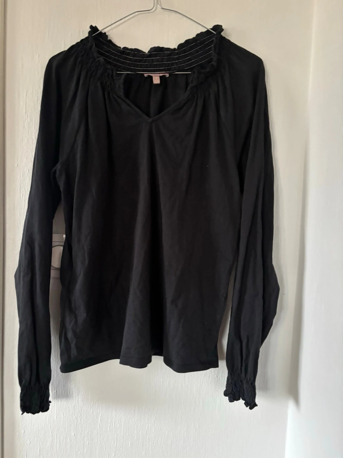 Svart långärmad blus med smock