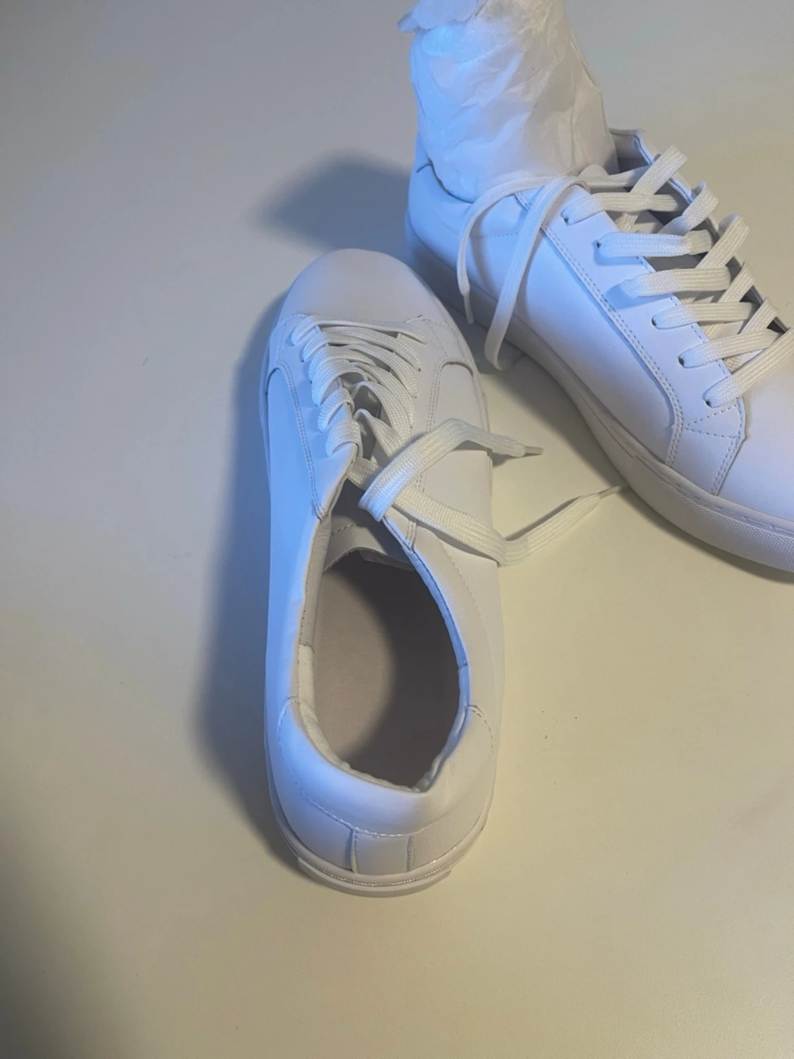 Klassiska vita låga sneakers - 1