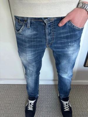 Sällsynta slim jeans slitningar Jack & Jones - Tja! Säljer dessa limiterade slim jeans från Jack & Jones | W30 | Jag på bilden är 183! | Hör av er vid minsta lilla fundering🙌