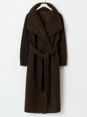 Mörkbrun lång kappa med bälte - Ärligt vill inte sälja men använder aldrig och den tar bara plats för mina andra älsklingar 