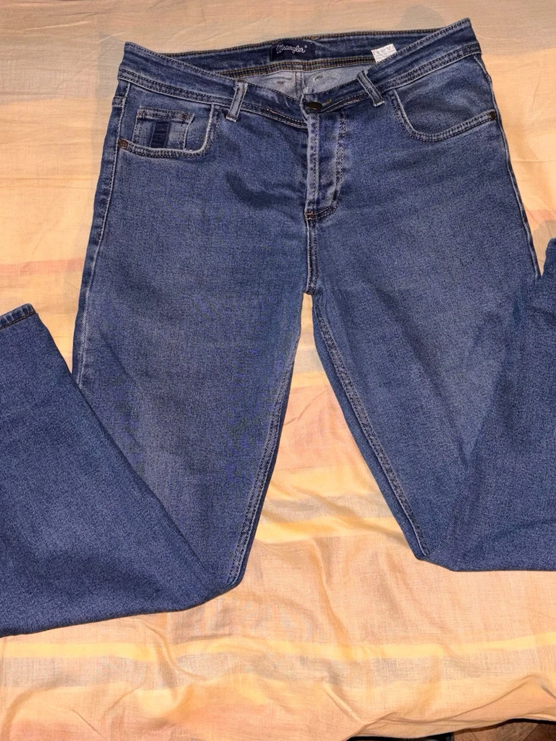 Blå Wrangler jeans med läderpatch - 2