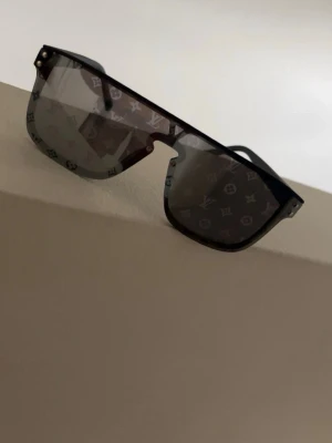 Lv glasögon - Säljer dessa för extremt bra pris. Fraktar runt hela Sverige 