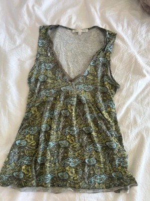 Söt grön topp - Jättefin grön topp till sommaren med spets!