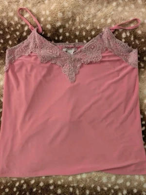 Rosa tröja från med spets - Från Newyorker 💕