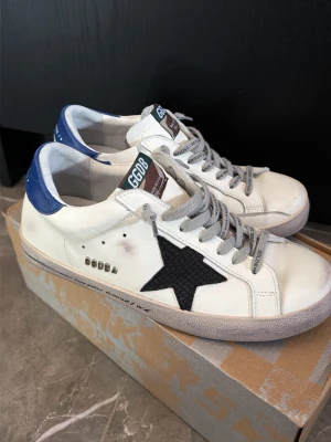 Golden goose skor - Fina skor från Golden goose med box. Storlek 40. Använda nån gång.