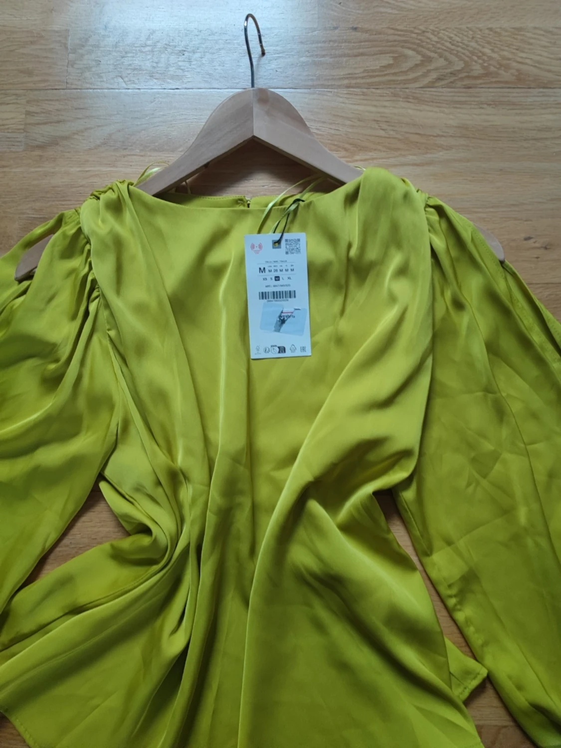 Gul blus med puffärmar - 5