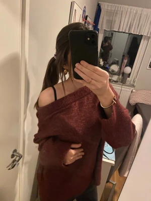 Ofshoulder-tröja  - En superskön ofshoulder-tröja från moewy!💖