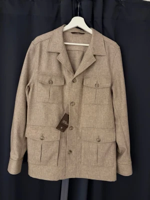 Overshirt Oscar Jacobsson - Skick: helt ny, 10/10. Nypriss: 2500 kr. Kvitto och påse finns.