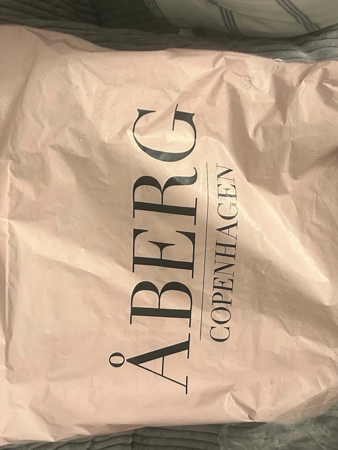 Vit kortklänning med volang och struktur - 3