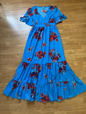 NELLY exotic long dress - Helt oanvänd Nelly dress, storlek 32/S. Skriv för mer information 