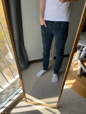 Replay anbass jeans - Tja! Säljer detta feta paret jeans från Replay| Modell: Anbass- uppskattning | Mycket gott skick, kontakta mig vid minsta fråga!| //Nils