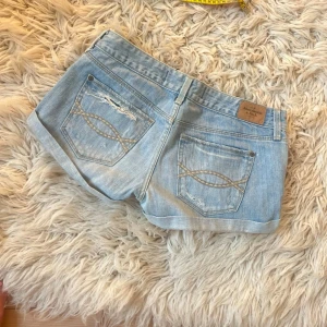 J23 Lowrise Lågmidjade Abercrombie fitch jeansshorts - Midja ca 41,5 