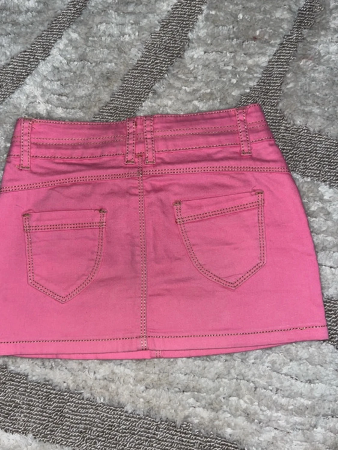 Rosa jeanskjol med dubbla knappar - 2