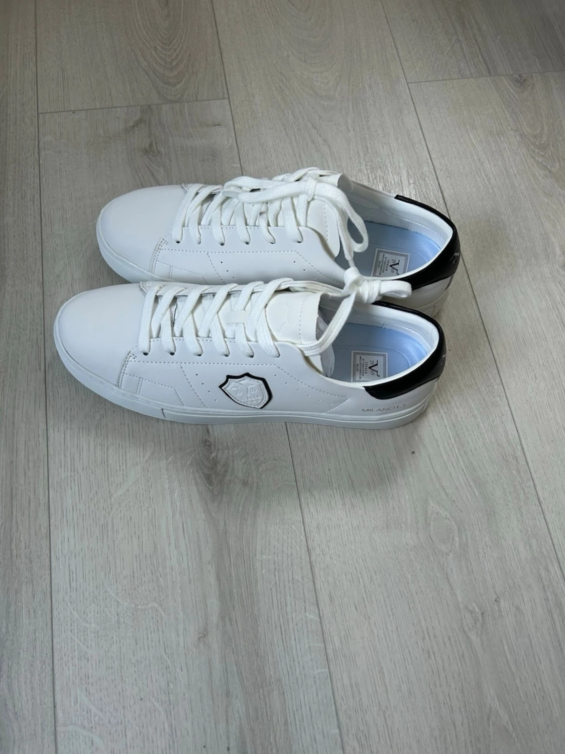 Vita sneakers från 19V69 Italia