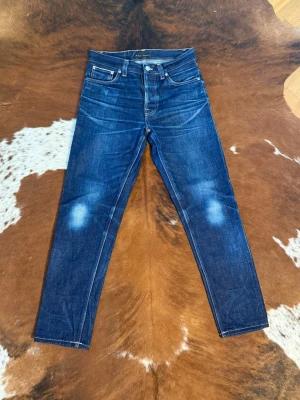 Nudie SteadyEddie ii DryAceSelvage Redcast - Tjena! Säljer nu dessa nudie jeans i deras mest exklusiva material(Ace Selvage), nypris på dessa är 3500 i jämförelse till deras normala selvage som kostar 2500, Passar W29/L30 med riktig snygga fades och härlig wash, hör av dig vid funderingar!🙌