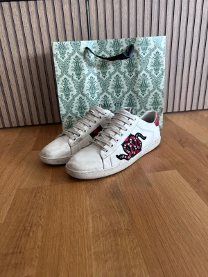 GG Ace skor med orm - Helt perfekta nu inför sommaren 