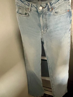 Jeans - Från biljon, knappt använda. 170kr styck. Båda 280kr. Midwaist storlek S