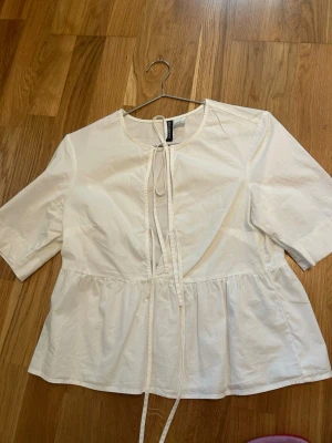 Topp blus vit sommar - Fin topp från HM