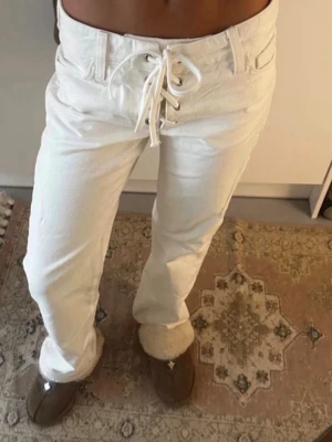 Zara jeans med snörning  - Aldrig använda