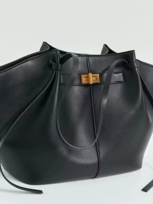 Svart Gina väska - Super bra skick!! Säljer för använder inte mer!🥰