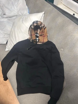 Burberry hoddie  - Skick 8/10
