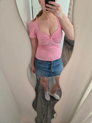 Rosa topp med knut framtill - Söt rosa topp❣️