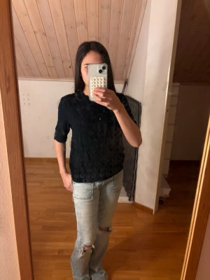 Stickad kortärmad tröja  - Säljer min kortärmade stickade tröja från lager 157 eftersom den inte kommit till användning 