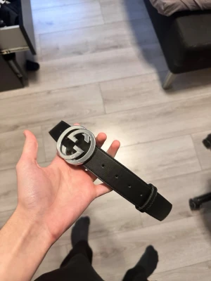 Svett bälte silver logga - Lite report på metall delen men de märks inte mycket 