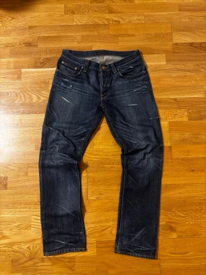 Nudie jeans modell grim Tim  - Säljer dessa grim Tims skriv gärna vid fundering! Står att de är W36 men är som W34 eller W33 Mått:    👇  Midja: 43,5cm  Längd: 108cm Benöppning: 20cm