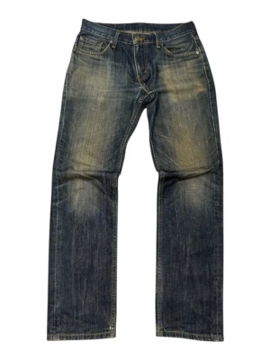 Levis 511 - Extremt feta jeans från Levis. Storlek W30 L30. Bra skick men det finns några få tecken på användning. Jeansen är gjorda i raw denim och dem har fått en väldigt ball fade. 