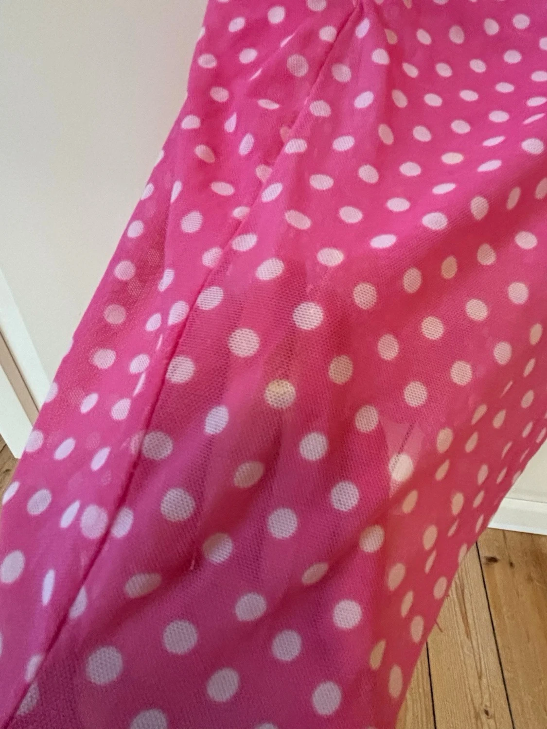 Rosa prickig klänning  - 2