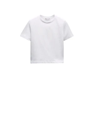 Vit croppad t-shirt från Zara - Vit kortare T-shirt  från Zara i strl XS. Helt ny med prislappen kvar💓