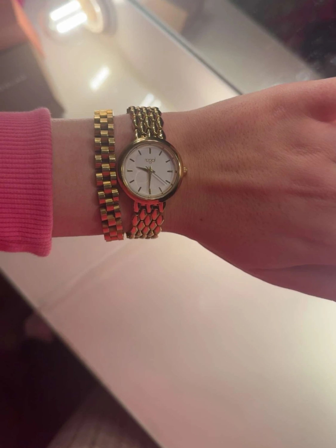 Guldig klocka från Regal - 1