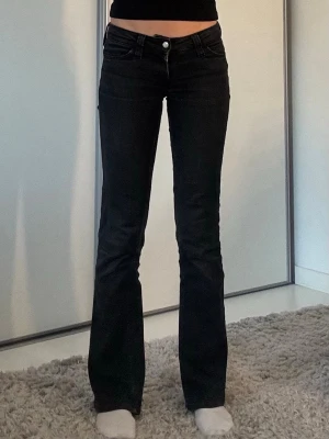 Weekday jeans  - Säljer ett par Weekday jeans i storlek 27/32. Hör av er för fler bilder eller frågor💕