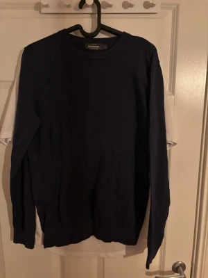 Merinoull tröja -  Mörkblå Merinoull tröja från dressman storlek S bra skick 