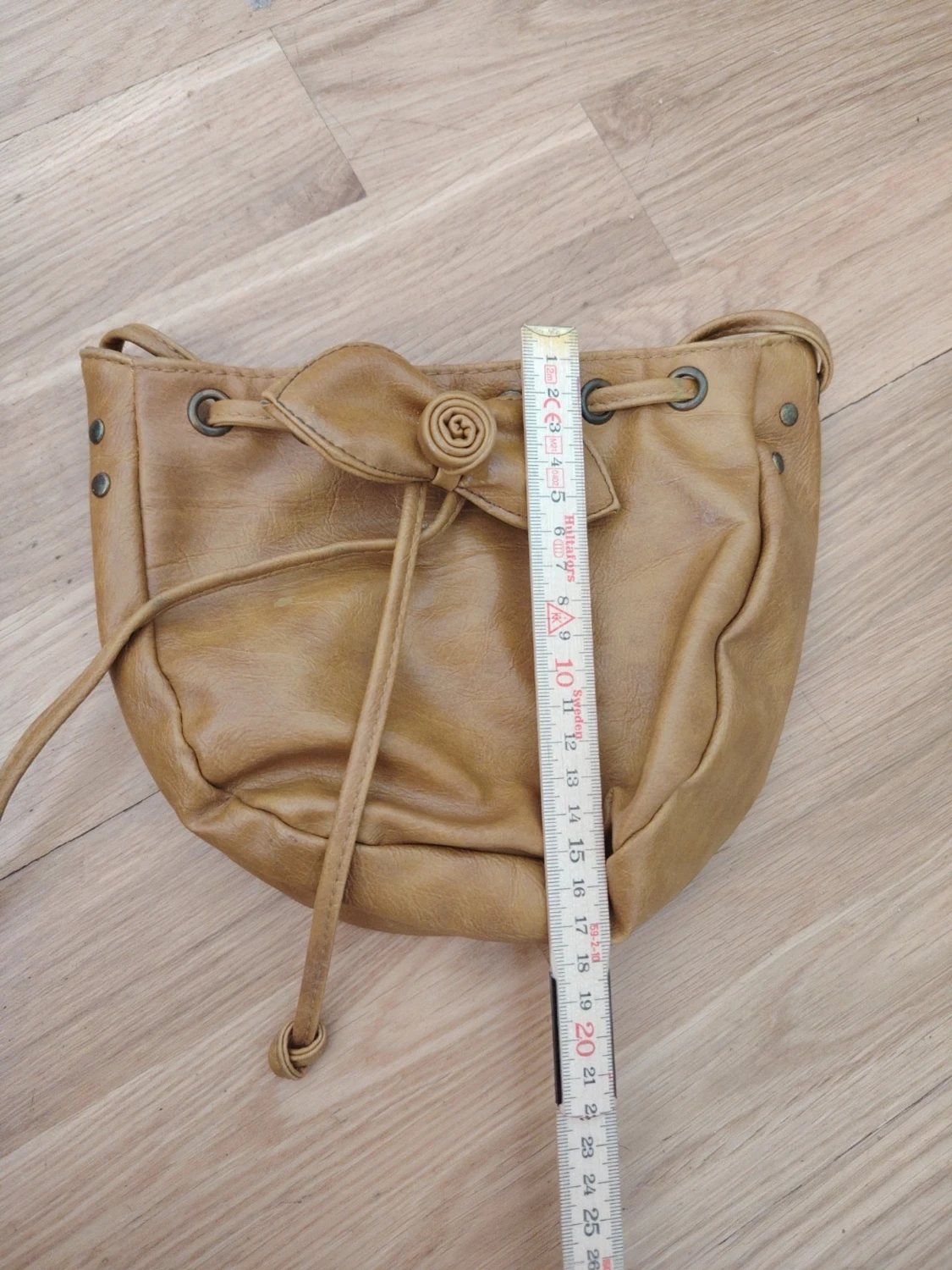 Beige axelväska med rosett från Blanco - 4