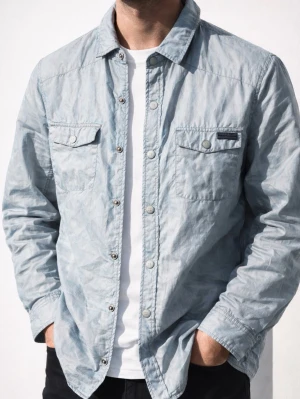 Trussardi cardigan  - Trussardi jeans jacka för män till salu. Helt ny, prislapp är kvar, aldrig använd. Storlek M. Hör av dig vid intresse/ frågor. PRIS KAN DISKUTERAS!!