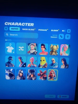 Fortnite konto FA - Säljer ett Fortnite-konto med 17 olika skins. Kontot har också Ariana Grande och 20 back blings. Skins inkluderar både klassiska och unika karaktärer i olika färger och stilar. Perfekt för dig som vill ha variation i spelet och sticka ut på slagfältet.
