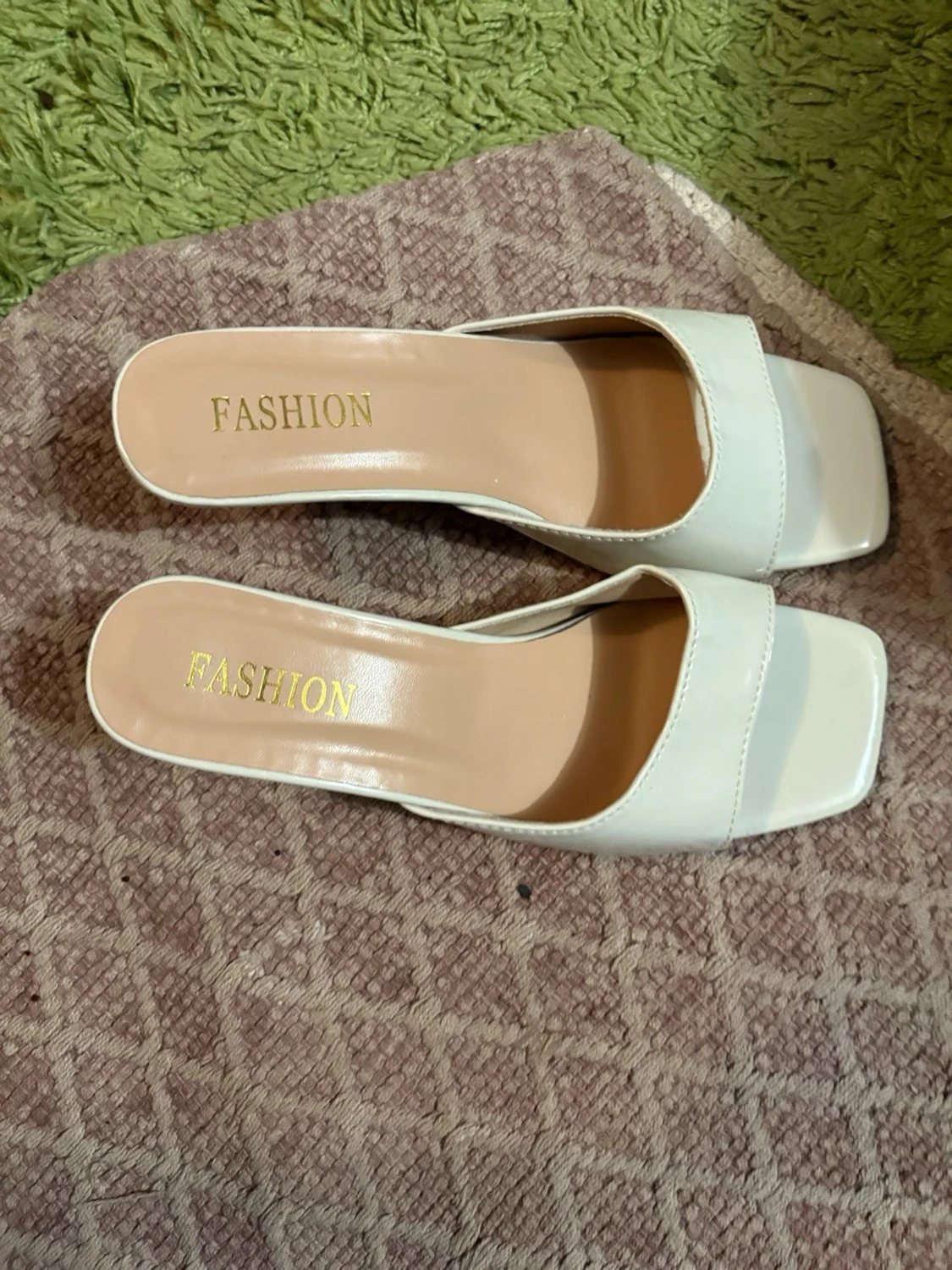 Vita slip-in pumps med låg klack - 1