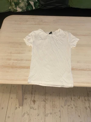 2 pack basplagg - Säljer i par då jag vill få de sålda och lite högre pris än om bara ena säljs. Aldrig använda.