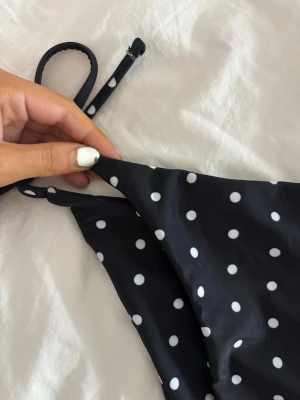 bikini - säljer en HELT ny bikini då den var lite stor.. 