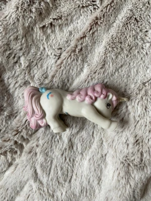 Moondancer porcelain figurine - My little pony Moondancer porcelain rare figurine 1986 Hasbro.Inc Not the best condition, could use a cleaning and some colour has faded, otherwise fully intact Price can be discussed 