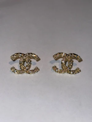 Örhängen  - Helt nya i obruten förpackning 