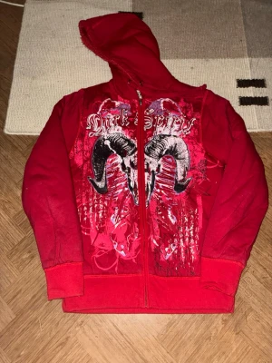 Blend fur hood - I’ve had this for one year and arms have been the same not opened up more 