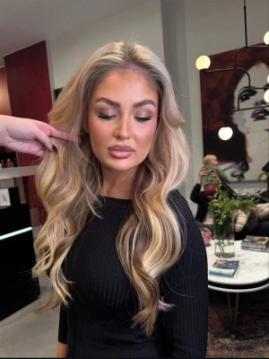 BHBD Löshår - Säljer fyra paket äkta BHBD-tejpextensions, 50 cm långa. Håret är klippt lite i topparna, så några centimeter har gått av, men i övrigt är det i mycket gott skick. 	•	Endast två månader gamla 	•	Använda två gånger 	•	Skonsamt behandlade med bra schampo och stylingverktyg 	•	Perfekt för dig som vill ha fylligt och långt hår utan slitage