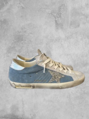 Golden Goose - Golden goose skor | storlek: 38 skulle säga att den passar 39 med | skick: mycket bra | bara att kontakta vid frågor osv!🤩