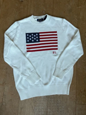 Ralph lauren usa knit - Säljer denhär ikoniska Ralph lauren usa tröjan. Tröjan är helt ny och storleken S.       Vid frågor är det bara att höra av sig och priset kan diskuteras! 