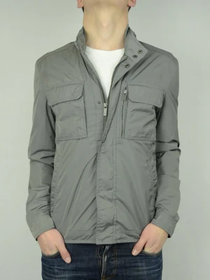 Massimo Dutti jacka  - MASSIMO DUTTI JACKA Storlek : M Passform : Normal Användning : Jackan är i ett väldigt fint skick utan defekter Nypris : Cirka 1500SEK Modellen på bilden : 182CM och väger 77KG