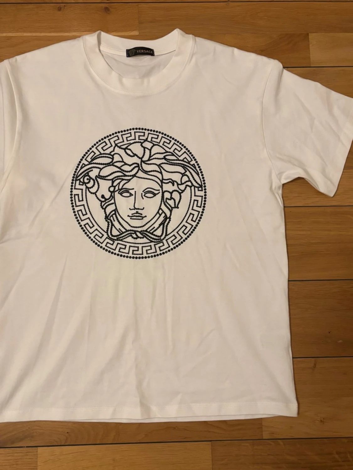 Vit t-shirt med Medusa print