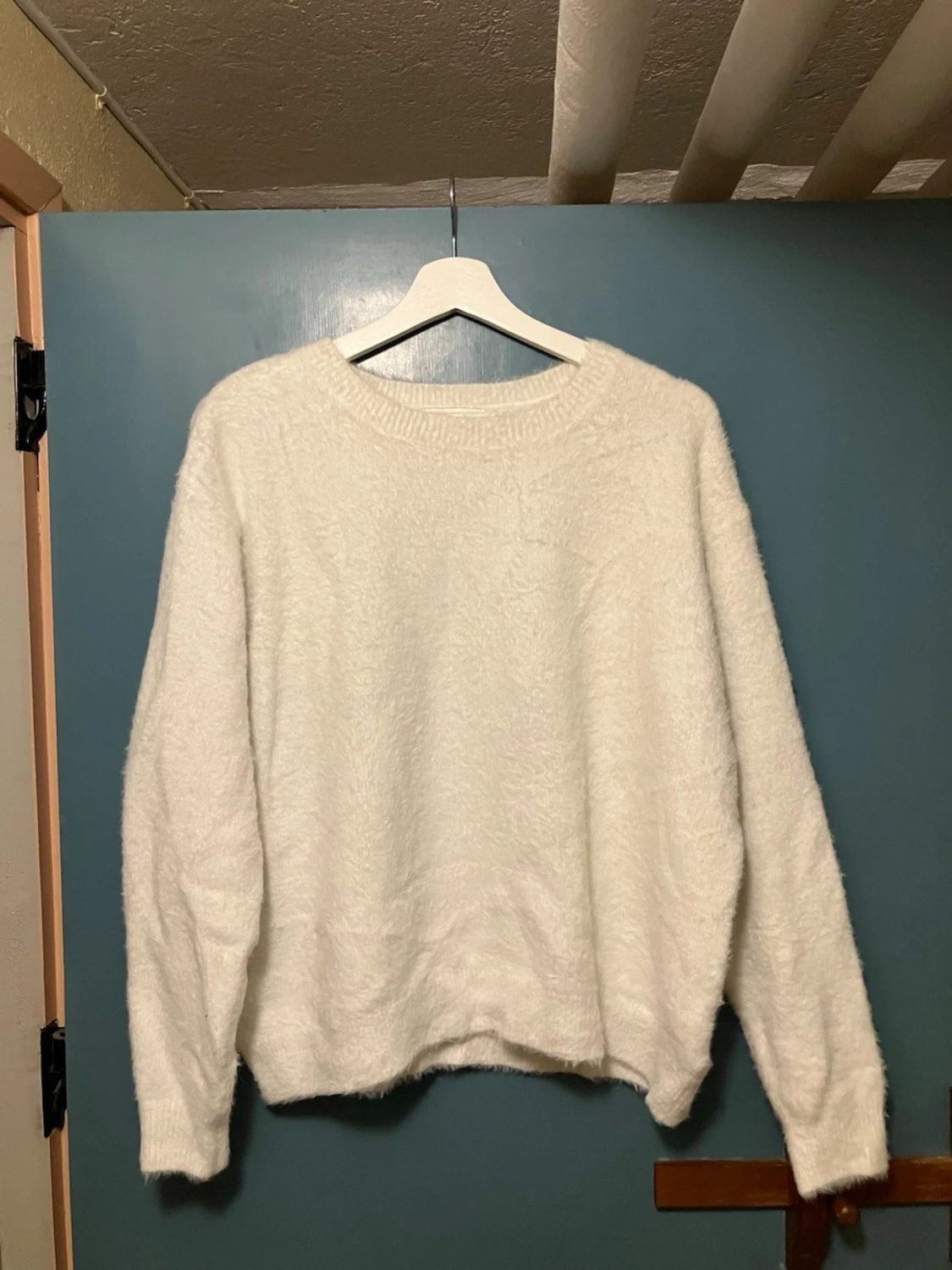 Vit fluffig stickad tröja H&M